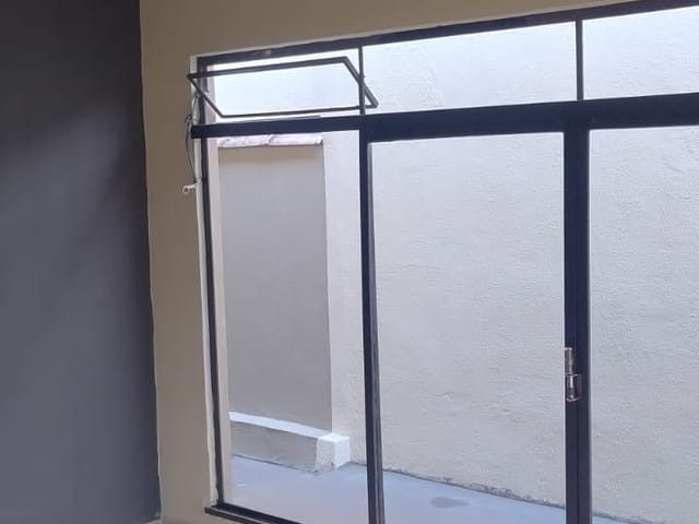Casa com 300m² 3 quartos e 2 banheiros, à venda, no bairro Vila São Judas Tadeu em Pindamonhangaba