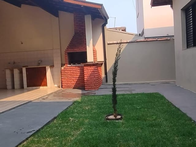 Casa com 300m² 3 quartos e 2 banheiros, à venda, no bairro Vila São Judas Tadeu em Pindamonhangaba