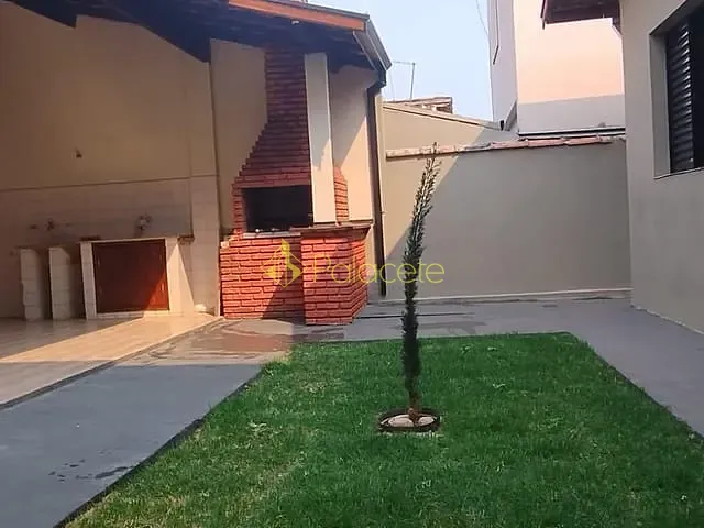 Casa com 300m² 3 quartos e 2 banheiros, à venda, no bairro Vila São Judas Tadeu em Pindamonhangaba