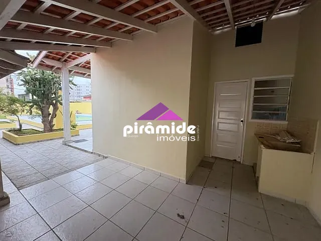 Casa com 630m², à venda, no bairro Martin de Sá em Caraguatatuba