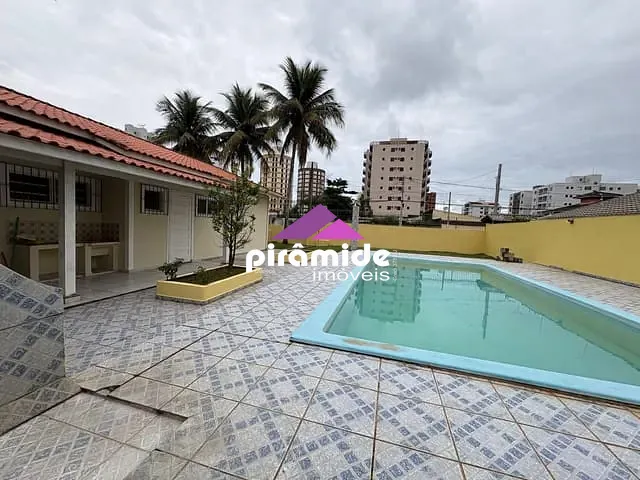 Casa com 630m², à venda, no bairro Martin de Sá em Caraguatatuba
