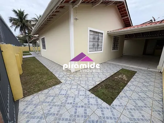 Casa com 630m², à venda, no bairro Martin de Sá em Caraguatatuba