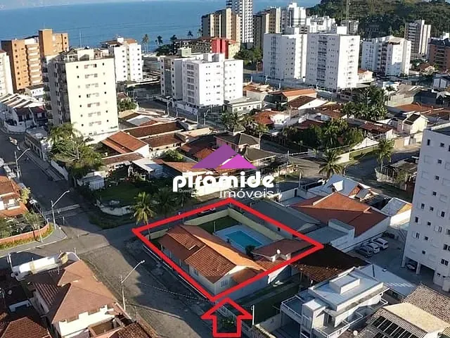 Casa com 630m², à venda, no bairro Martin de Sá em Caraguatatuba