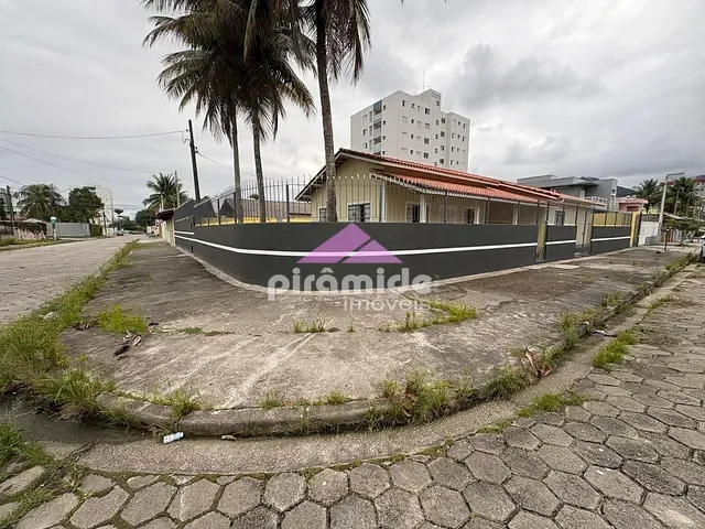Casa com 630m², à venda, no bairro Martin de Sá em Caraguatatuba