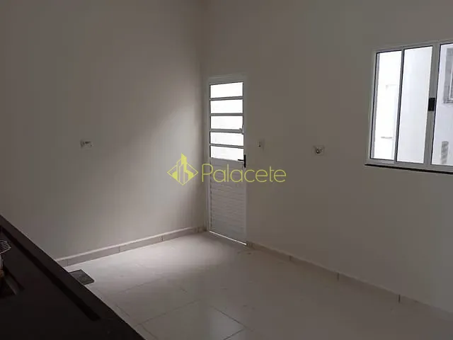 Casa com 118m² 2 quartos e 2 banheiros, à venda, no bairro Conjunto Habitacional Terra dos Ipês II (Fase II) em Pindamonhangaba