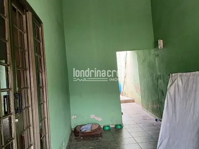 Casa com 250m² 4 quartos e 2 banheiros, à venda, no bairro Sebastião de Melo César em Londrina