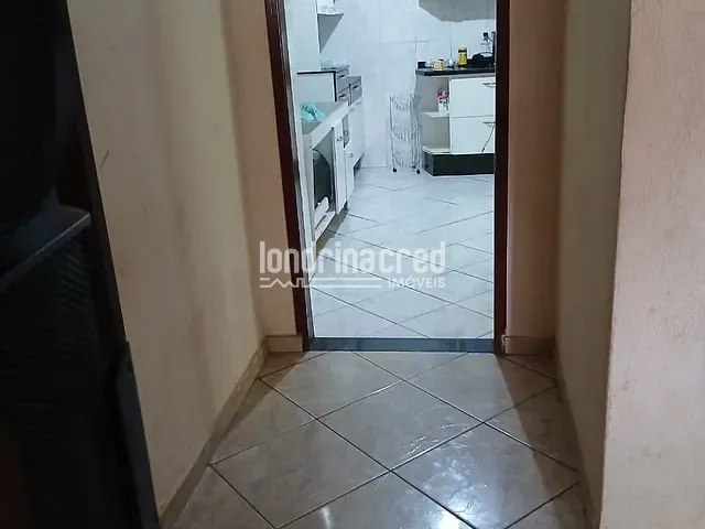 Casa com 250m² 4 quartos e 2 banheiros, à venda, no bairro Sebastião de Melo César em Londrina