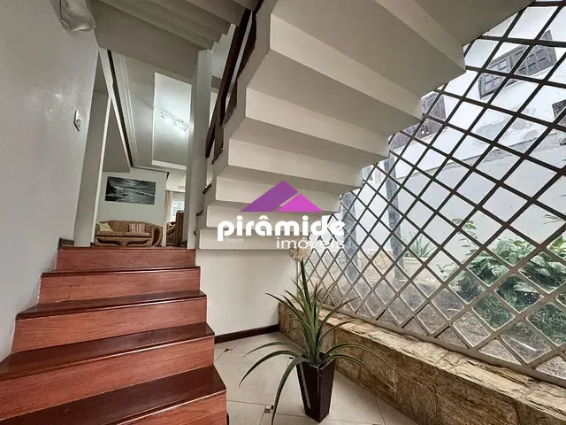Sobrado com 360m² 4 quartos e 4 banheiros, à venda, no bairro Jardim Esplanada em São José dos Campos