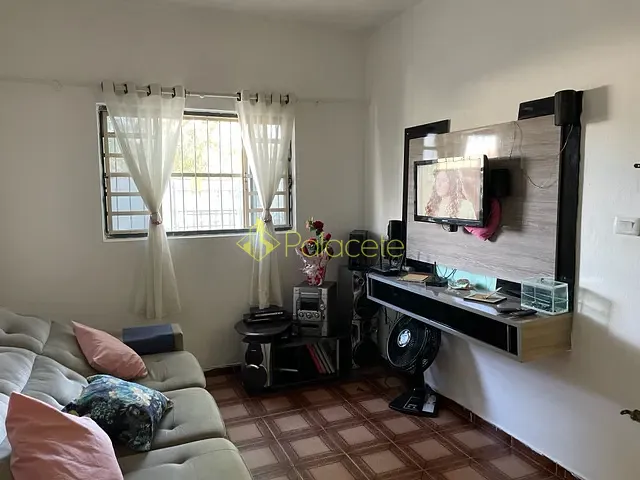Casa com 195m² 3 quartos e 1 banheiro, à venda, no bairro Cidade Nova em Pindamonhangaba
