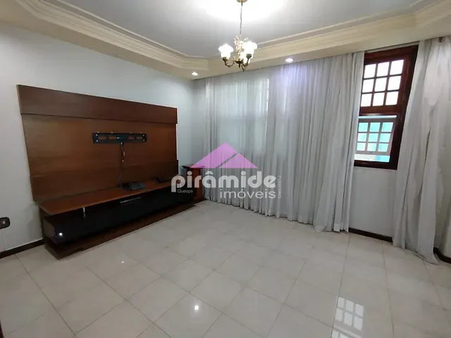 Casa com 360m² 4 quartos e 4 banheiros, à venda, no bairro Jardim das Colinas em São José dos Campos