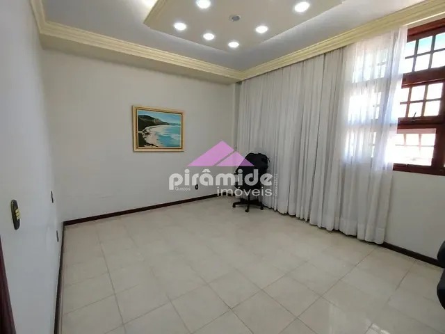 Casa com 360m² 4 quartos e 4 banheiros, à venda, no bairro Jardim das Colinas em São José dos Campos