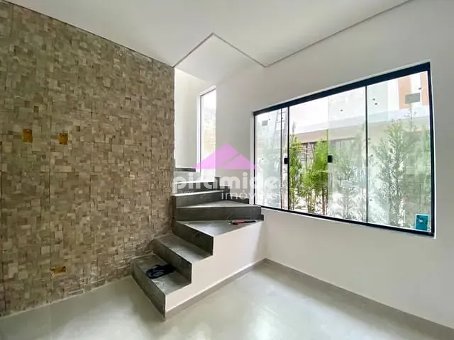 Casa com 90m² 2 quartos e 3 banheiros, à venda, no bairro Pontal de Santa Marina em Caraguatatuba