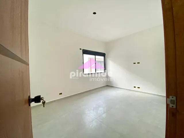 Casa com 90m² 2 quartos e 3 banheiros, à venda, no bairro Pontal de Santa Marina em Caraguatatuba