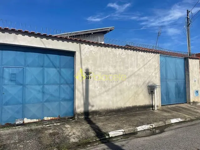 Casa com 300m² 3 quartos e 3 banheiros, à venda, no bairro Residencial e Comercial Vila Verde em Pindamonhangaba