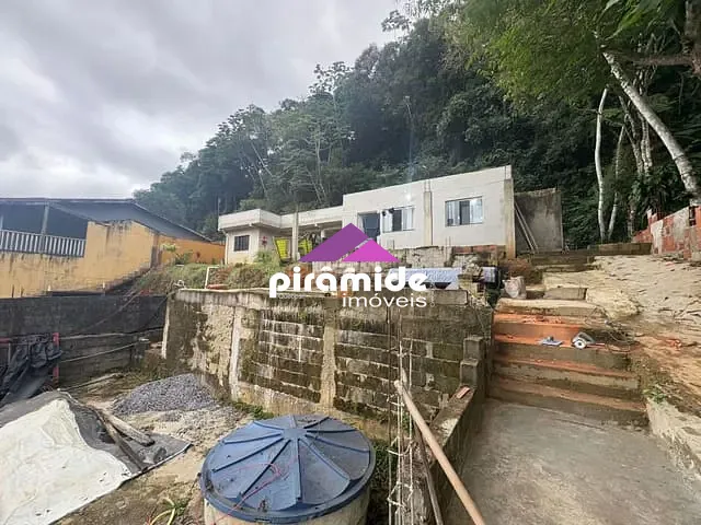 Casa com 360m² 3 quartos e 2 banheiros, à venda, no bairro Verde Mar em Caraguatatuba