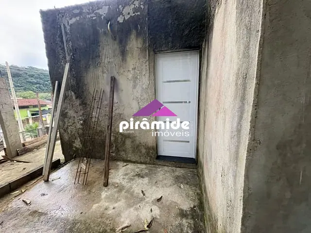Casa com 360m² 3 quartos e 2 banheiros, à venda, no bairro Verde Mar em Caraguatatuba