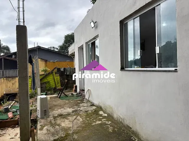 Casa com 360m² 3 quartos e 2 banheiros, à venda, no bairro Verde Mar em Caraguatatuba
