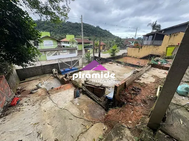 Casa com 360m² 3 quartos e 2 banheiros, à venda, no bairro Verde Mar em Caraguatatuba