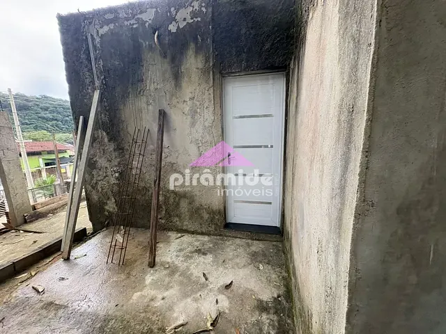 Casa com 360m² 3 quartos e 2 banheiros, à venda, no bairro Verde Mar em Caraguatatuba