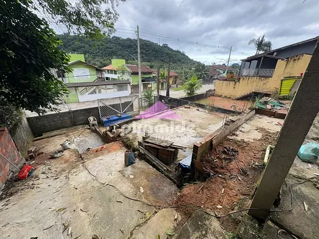 Casa com 360m² 3 quartos e 2 banheiros, à venda, no bairro Verde Mar em Caraguatatuba