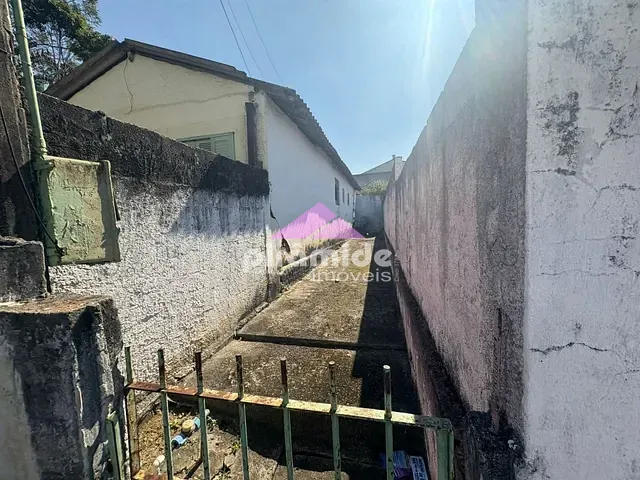 Casa com 300m² 2 quartos e 1 banheiro, à venda, no bairro Vila São Benedito em São José dos Campos