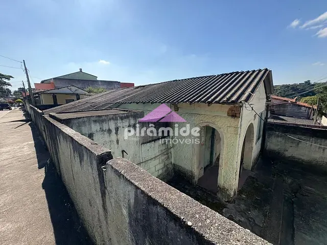 Casa com 300m² 2 quartos e 1 banheiro, à venda, no bairro Vila São Benedito em São José dos Campos