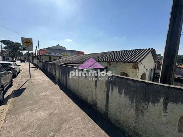Casa com 300m² 2 quartos e 1 banheiro, à venda, no bairro Vila São Benedito em São José dos Campos
