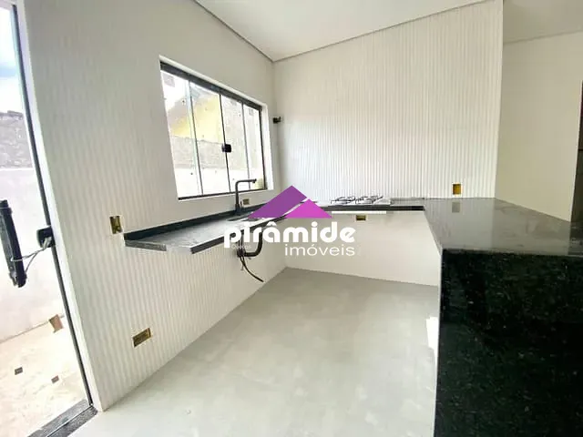 Casa com 84m² 2 quartos e 1 banheiro, à venda, no bairro Pontal de Santa Marina em Caraguatatuba