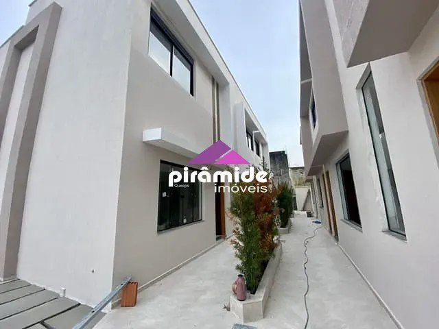 Casa com 85m² 2 quartos e 3 banheiros, à venda, no bairro Pontal de Santa Marina em Caraguatatuba