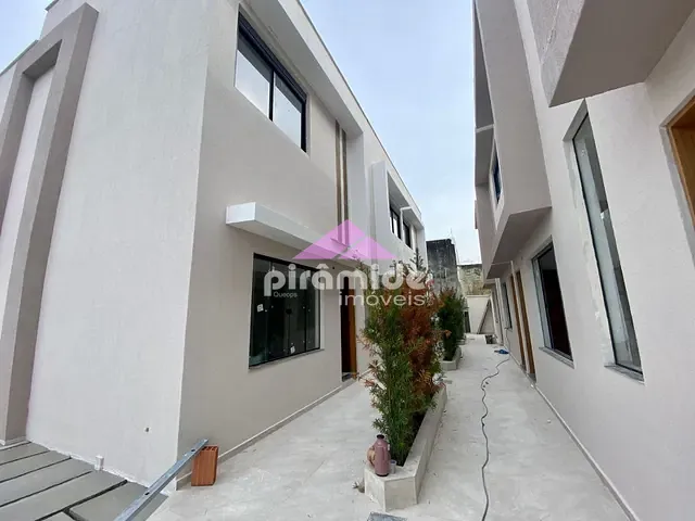 Casa com 85m² 2 quartos e 3 banheiros, à venda, no bairro Pontal de Santa Marina em Caraguatatuba