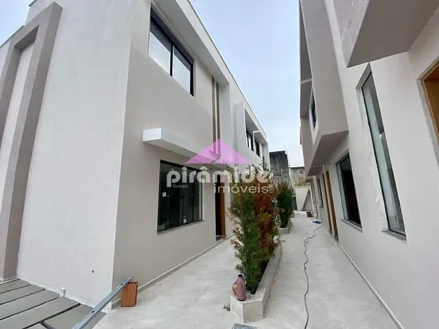 Casa com 85m² 2 quartos e 3 banheiros, à venda, no bairro Pontal de Santa Marina em Caraguatatuba