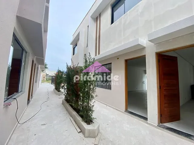 Casa com 85m² 2 quartos e 3 banheiros, à venda, no bairro Pontal de Santa Marina em Caraguatatuba