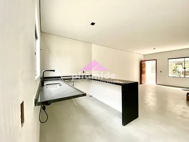 Casa com 85m² 2 quartos e 3 banheiros, à venda, no bairro Pontal de Santa Marina em Caraguatatuba
