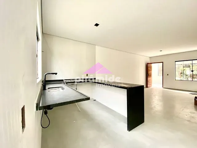 Casa com 85m² 2 quartos e 3 banheiros, à venda, no bairro Pontal de Santa Marina em Caraguatatuba