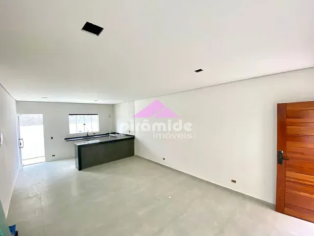 Casa com 85m² 2 quartos e 3 banheiros, à venda, no bairro Pontal de Santa Marina em Caraguatatuba