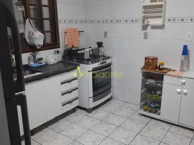 Casa com 125m² 2 quartos e 1 banheiro, à venda, no bairro Vila Rica em Pindamonhangaba