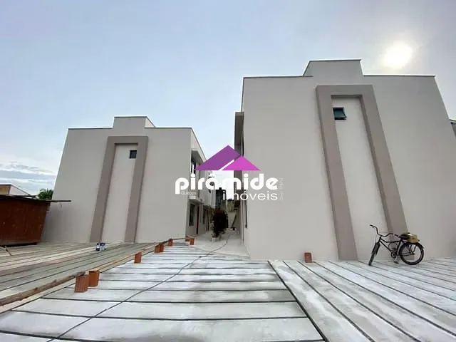 Casa com 84m² 2 quartos e 3 banheiros, à venda, no bairro Pontal de Santa Marina em Caraguatatuba