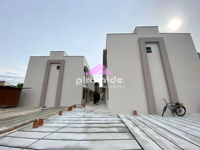 Casa com 84m² 2 quartos e 3 banheiros, à venda, no bairro Pontal de Santa Marina em Caraguatatuba