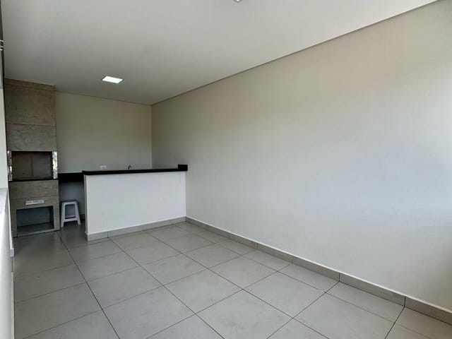 Foto do Casa - Linda Casa no Jardim Columbia D – 2 Quartos (1 Suíte), Espaço Gourmet, Jardim, Vaga para 2 Carros, Segurança Completa e Recém-Reformada! | Londrina Cred Imóveis