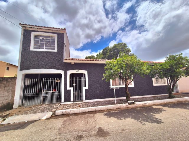 Casa com 265m² 3 quartos e 2 banheiros, à venda, no bairro Vila Prado em Roseira