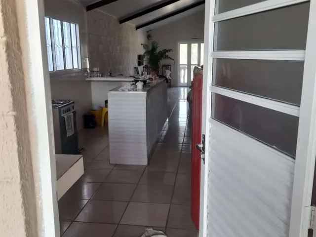 Casa com 500m² 2 quartos e 2 banheiros, à venda, no bairro Parque Shangri-lá em Pindamonhangaba