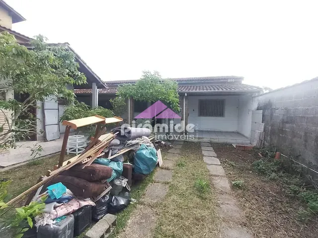 Casa com 360m² 2 quartos e 2 banheiros, à venda, no bairro Pontal de Santa Marina em Caraguatatuba