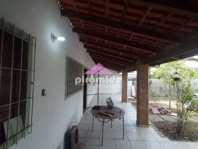 Casa com 360m² 2 quartos e 2 banheiros, à venda, no bairro Pontal de Santa Marina em Caraguatatuba