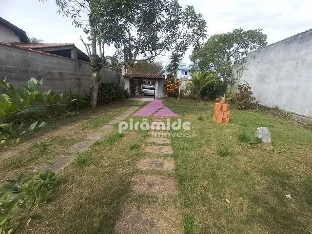 Casa com 360m² 2 quartos e 2 banheiros, à venda, no bairro Pontal de Santa Marina em Caraguatatuba