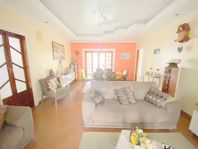 Casa com 297m² 3 quartos e 2 banheiros, à venda, no bairro Conjunto Habitacional Terra dos Ipês II (Fase II) em Pindamonhangaba