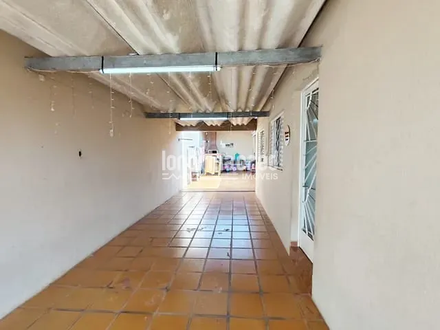 Casa com 200m² 3 quartos e 2 banheiros, à venda, no bairro Semiramis em Londrina