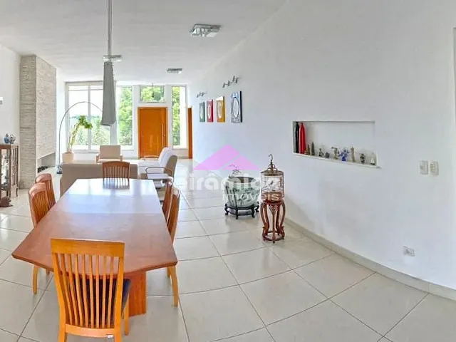 Casa com 1000m² 3 quartos e 3 banheiros, à venda, no bairro Condomínio Residencial Mirante do Vale em Jacareí
