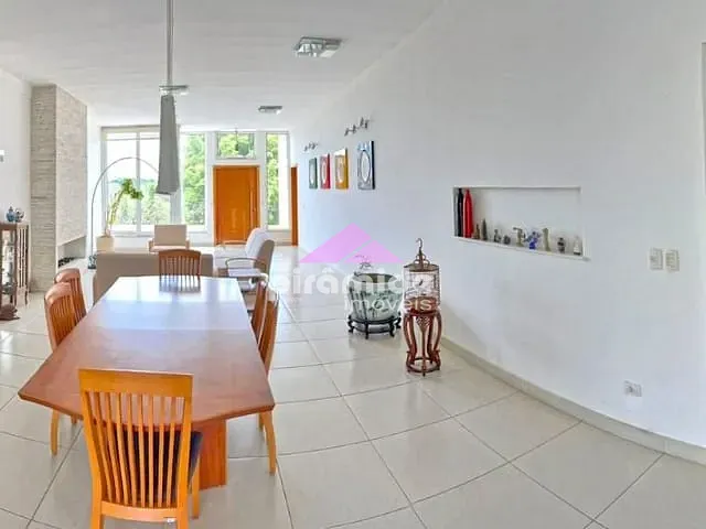 Casa com 1000m² 3 quartos e 3 banheiros, à venda, no bairro Condomínio Residencial Mirante do Vale em Jacareí