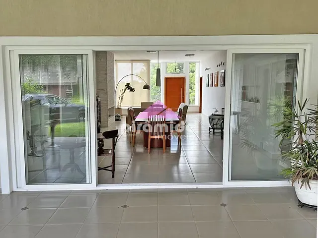 Casa com 1000m² 3 quartos e 3 banheiros, à venda, no bairro Condomínio Residencial Mirante do Vale em Jacareí