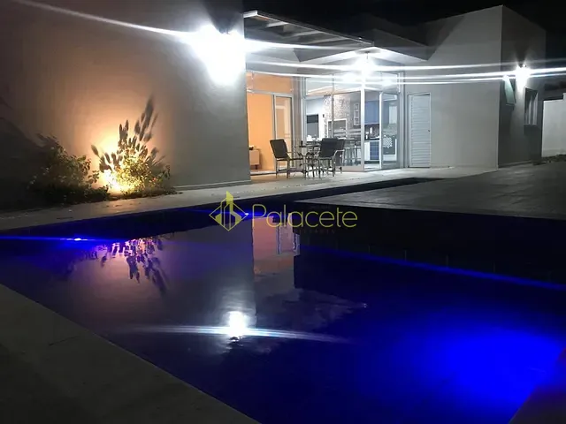 Casa com 700m² 3 quartos e 5 banheiros, à venda, no bairro Nossa Senhora do Perpétuo Socorro em Pindamonhangaba